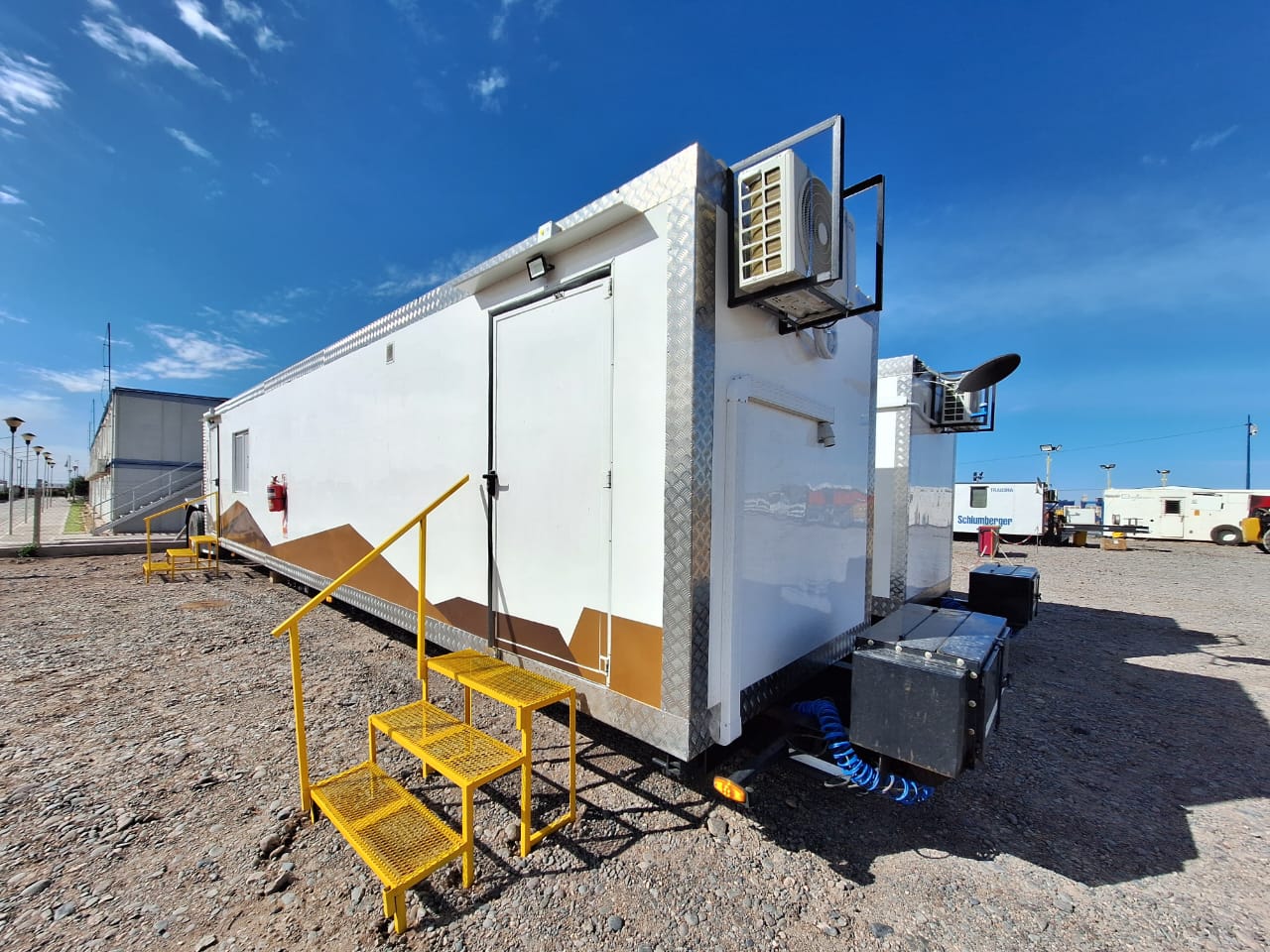 Trailer instalado en locación